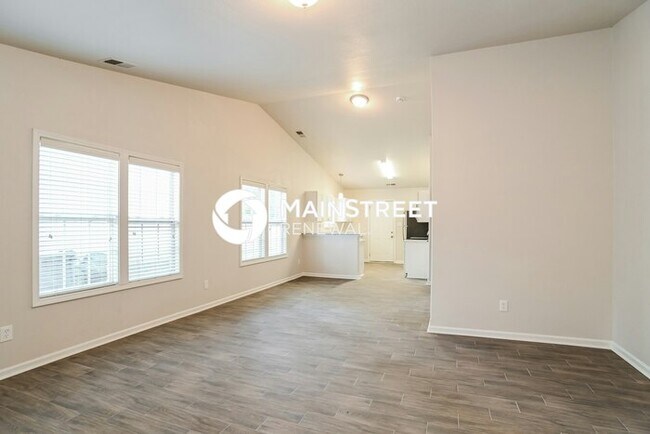 Building Photo - 3 Bedroom Pet-Friendly Home in Charlotte, NC with Main Street Renewal