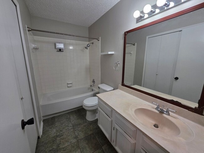 Building Photo - Hidden Creek Townhouse