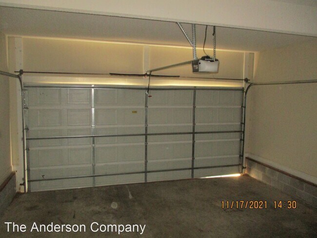 Building Photo - 3 br, 2 bath House - 197 Hedgerow Drive