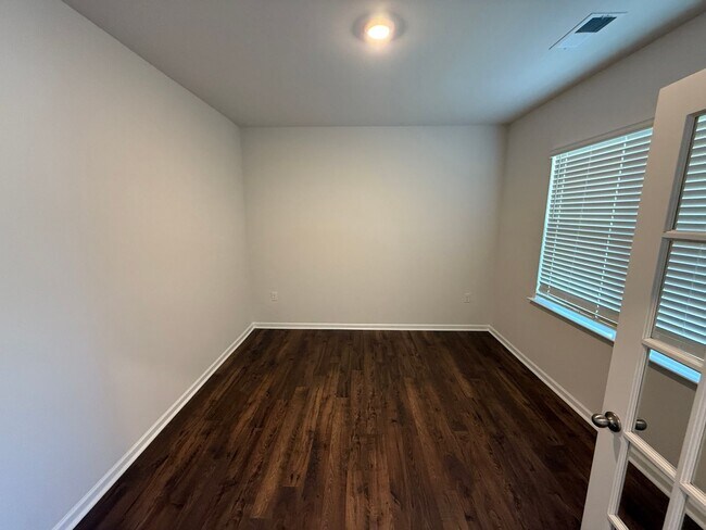 Building Photo - 122 Flame Azalea Ct