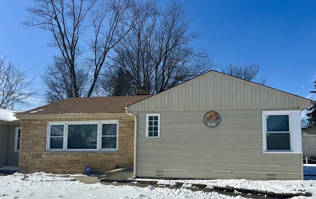 Building Photo - 2901 Lexington Dr