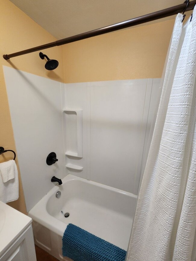 Building Photo - Furnished 1 BDRM/ 1 BA Lakeview Duplex in Polson, MT.