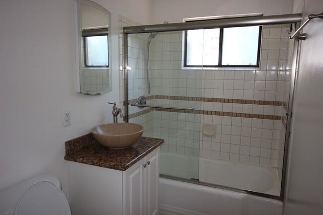 Building Photo - 3 Bedroom home for Rent