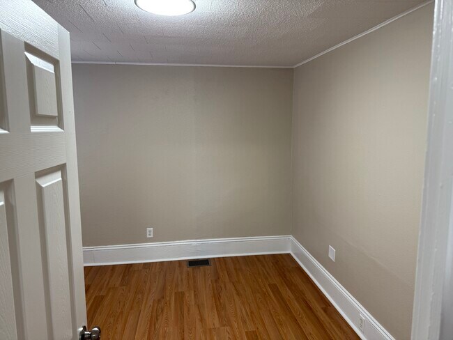 Building Photo - 1214 Cooper St