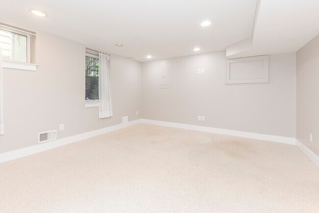 Building Photo - 1111 Olivia Ave