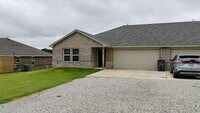Building Photo - 206 Hoover Ln