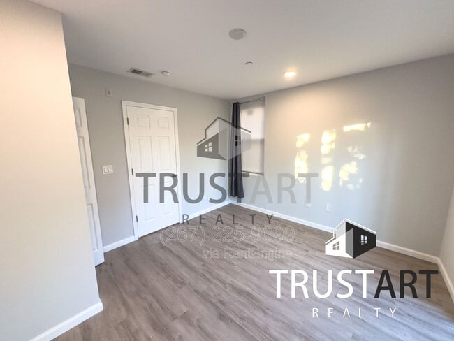 Building Photo - 2404 W Thompson St