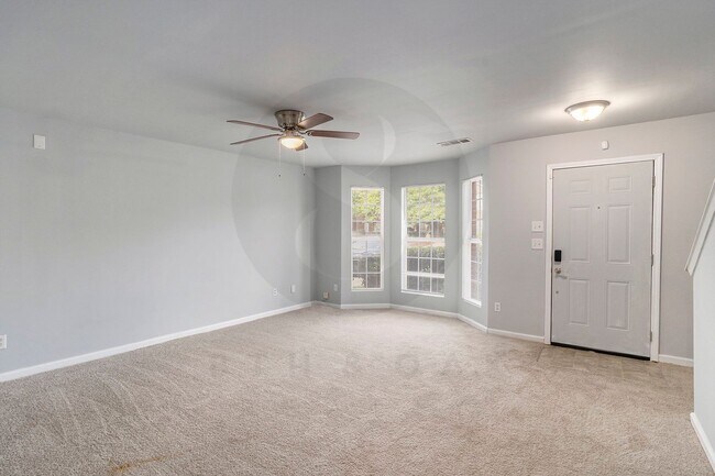 Building Photo - 3BR/2.5BA Townhouse Near Flat Shoals Parkway!
