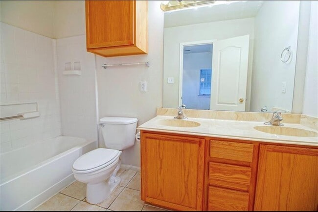 Building Photo - 1257 Lovett St