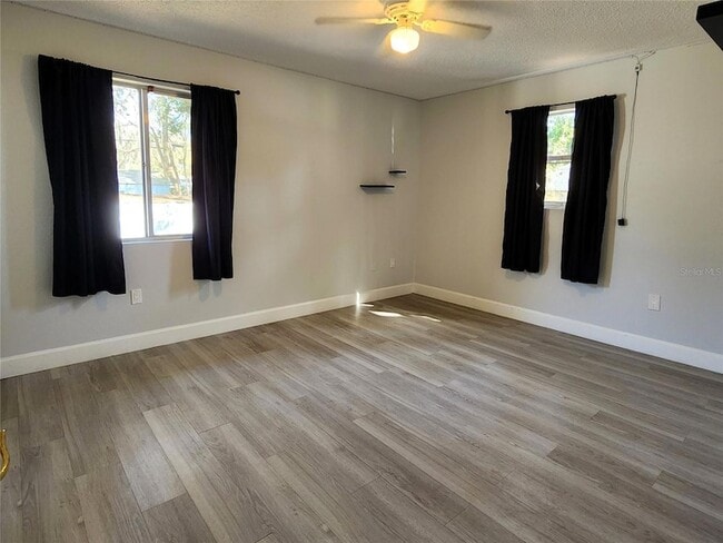 Building Photo - 2617 Pine Tree Dr