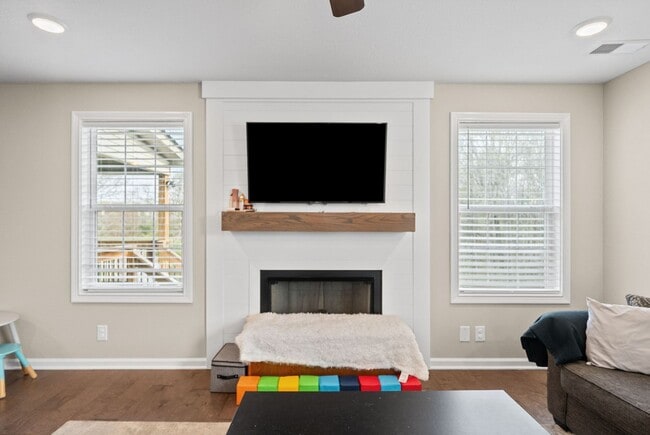 Building Photo - 1084 Barnhill Rd