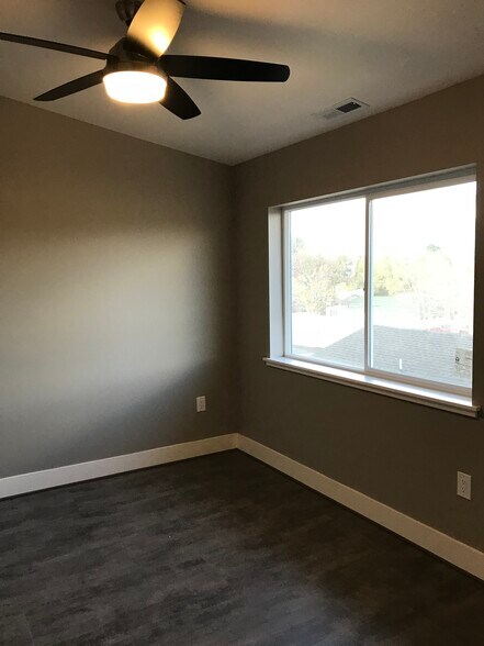 Building Photo - 412 Kirman Ave