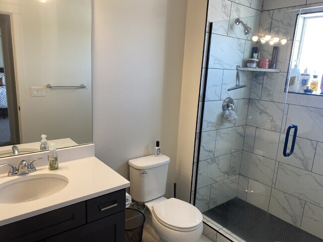 Building Photo - Breathtaking Desert Color 3 bed 2.5 bath townhome for rent!