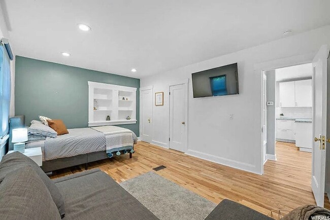 Building Photo - 1870 E 3900 S