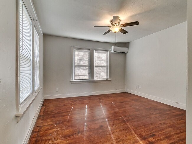 Building Photo - Charming 1 bed | 1 bath in great location