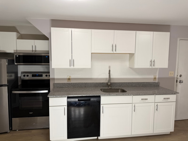 Building Photo - 100 1/2 Main St