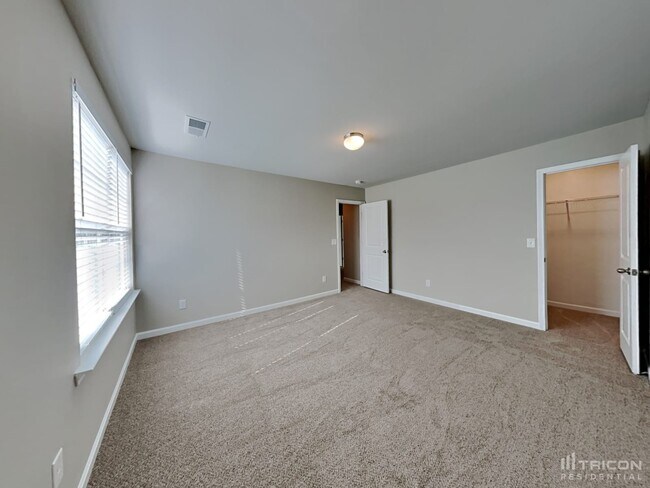 Building Photo - 2020 Longshadow St