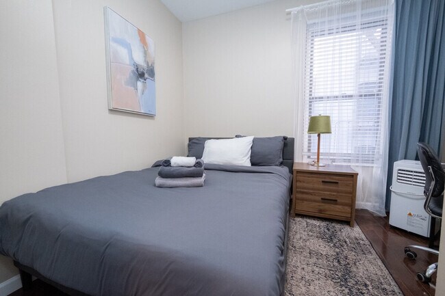 Building Photo - 5 W 101st St