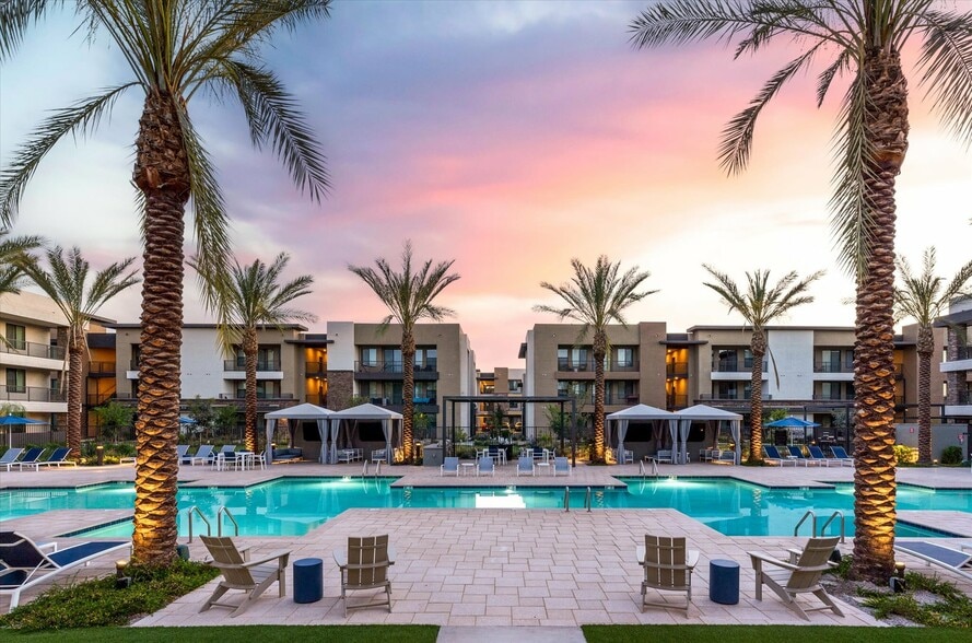 Resort-Style Pools - Acero on Roosevelt