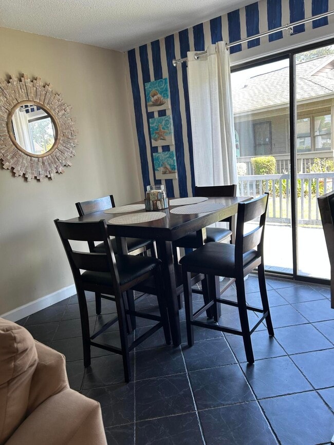 Building Photo - 35 Foxcroft Ln