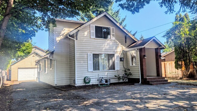 Building Photo - 3634 SE 72nd Ave