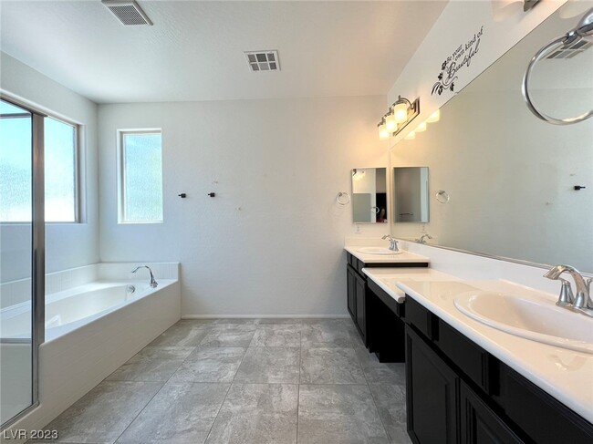 Building Photo - 930 Safe Sapphire Way