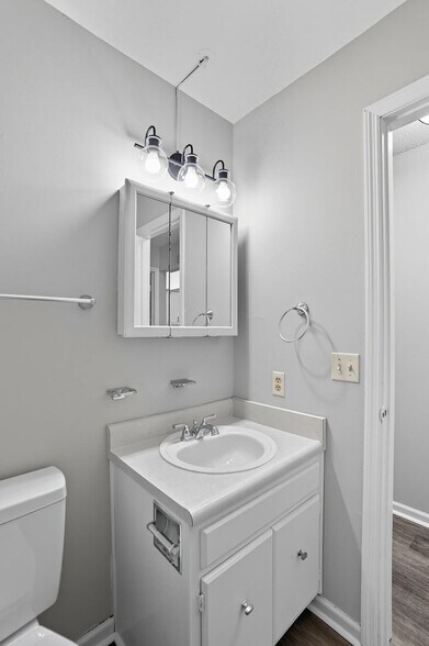 Building Photo - 812 Villa Park Ct