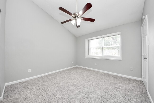 Building Photo - 10603 Thorncliff Dr