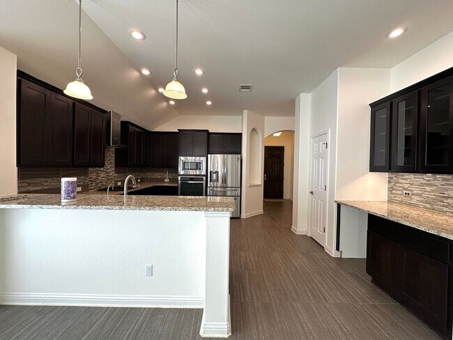 Building Photo - Single Story, 3 Bedroom, 2 Bathroom Home f...