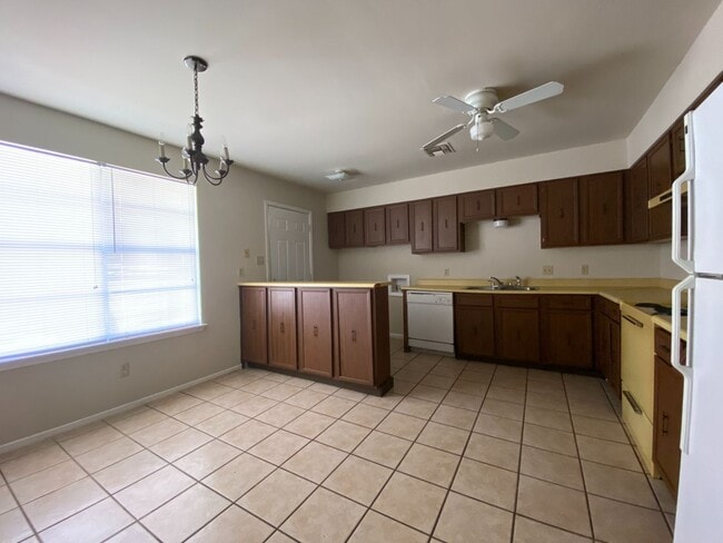 Building Photo - Sanger Avenue TriPlexes