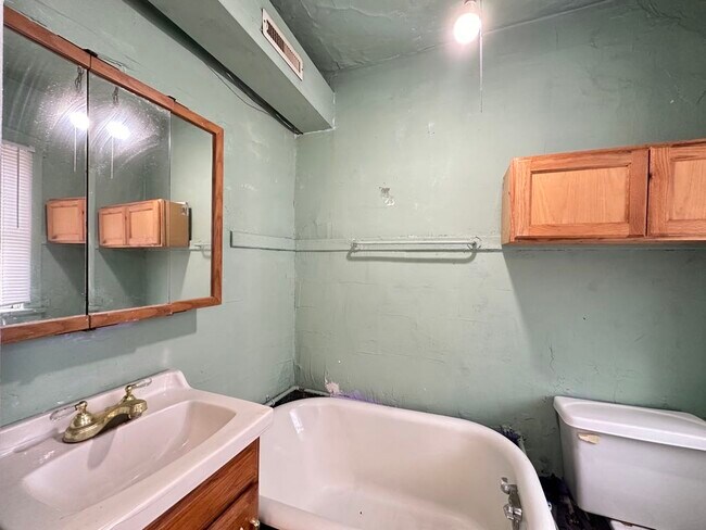 Building Photo - 1514 N Elston Ave