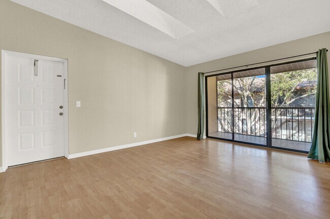 Building Photo - 206 Foxtail Dr