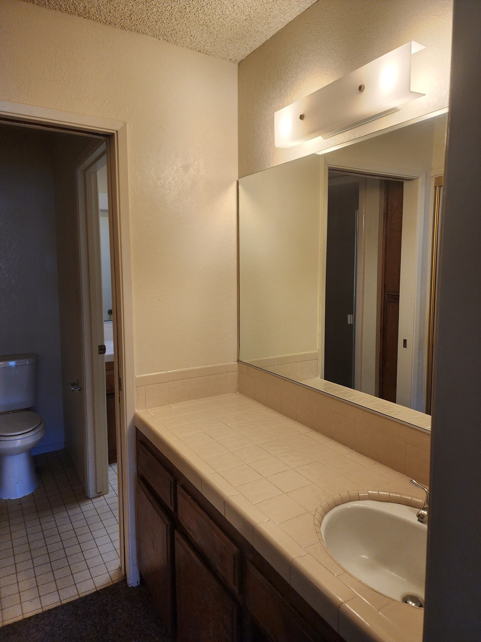 Building Photo - 5913 Auburn Oaks Dr