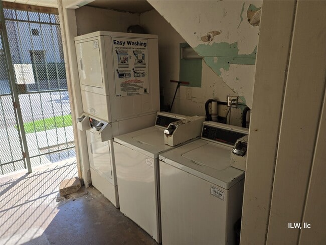 Building Photo - 301 Avondale St