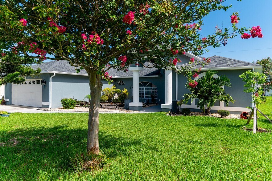 Building Photo - Coming in Sept ! Beautifully Furnished and  recently renovated home
