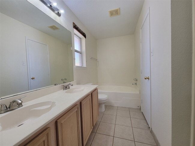 Building Photo - 108 Roosevelt Ct