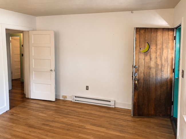 Building Photo - 218 McKenzie Street Unit C