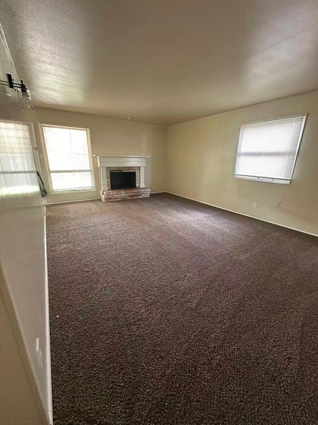 Building Photo - Newly Renovated 3 Bedroom House in Dallas