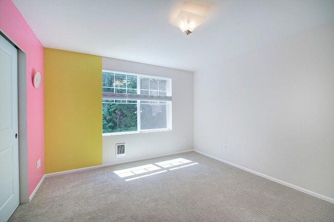 Building Photo - 2Bd/2.25Ba Mill Creek Townhouse