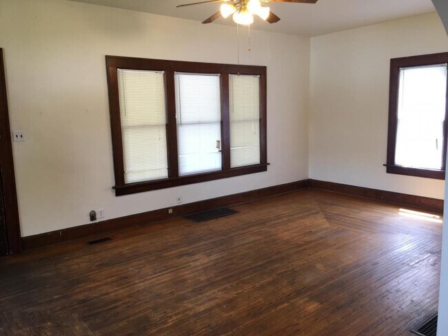 Building Photo - 57 S 19th St