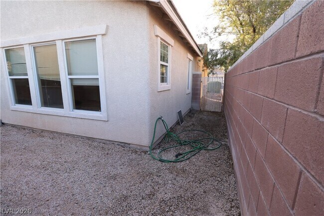 Building Photo - 5940 Feral Garden St