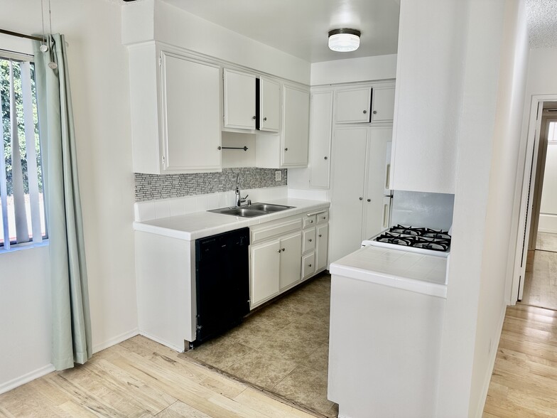 Building Photo - 4325 Dixie Canyon Ave
