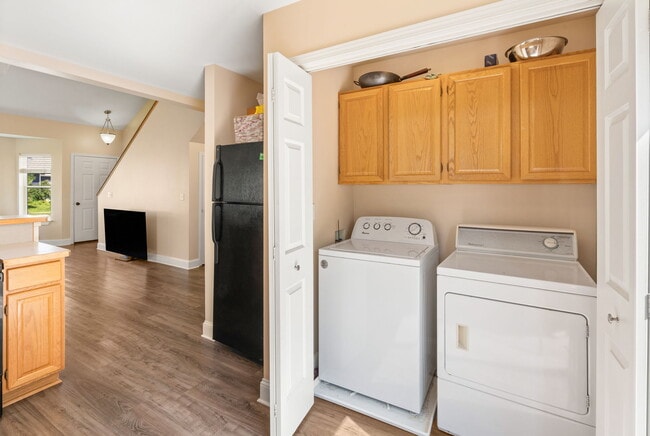 Building Photo - 306 Golden Valley Dr