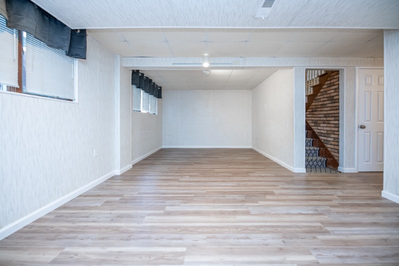 Building Photo - 3819 W Warwick Dr