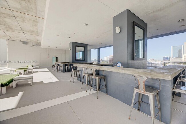 Building Photo - 690 SW 1st Ct