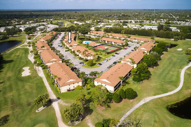 Building Photo - 1101 Pinecrest Cir