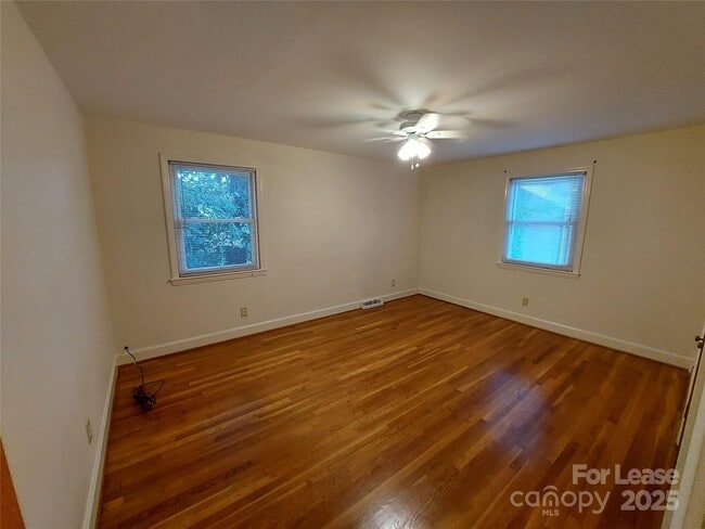 Building Photo - 3813 Selwyn Ave