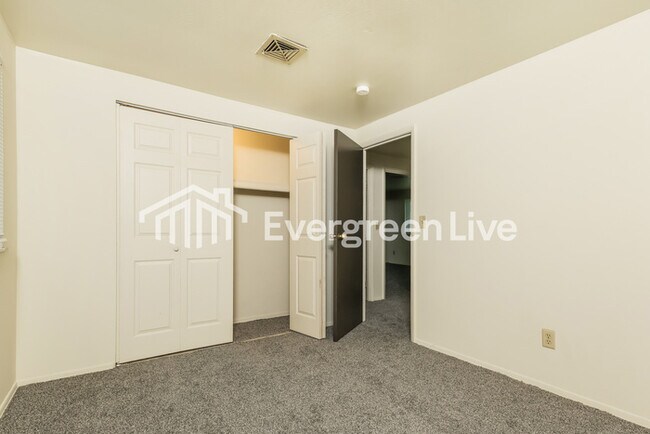 Building Photo - 6291 Leawood Dr