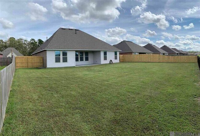 Building Photo - 17609 Eagles Perch Dr