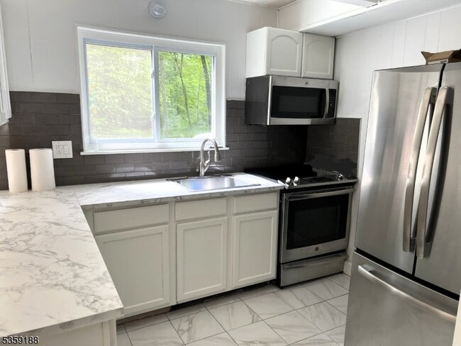 Building Photo - 233 A Lake Shore N